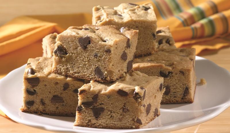 Peanut Butter Chocolate Chip Blondies